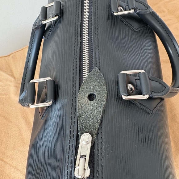 Louis Vuitton Speedy Epi 30 - Picture 9 of 11